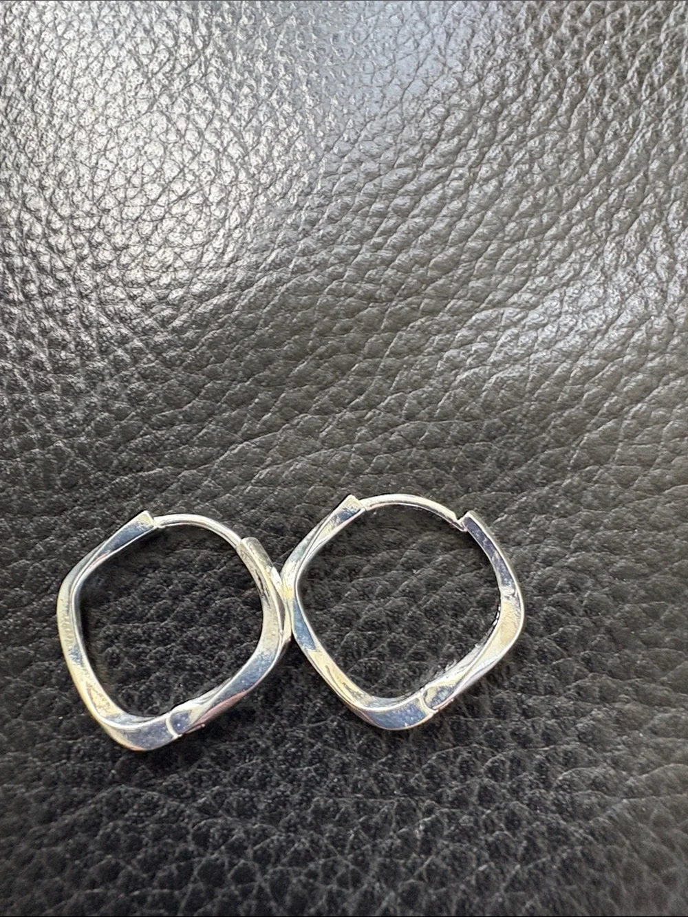 925 Sterling Silver Geometric Hoop Earrings Möbius Earrings Brand New - Picture 1 of 8